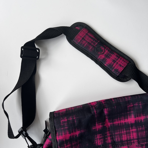 Hot Tuna pink black crossbody satchel bag - Picture 8 of 13